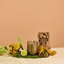 Load image into Gallery viewer, White Vetiver Petite Candle