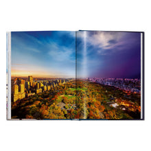 Load image into Gallery viewer, Stephen Wilkes. Day to Night (German, French, English)