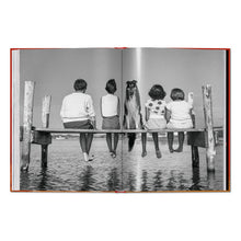 Load image into Gallery viewer, Walter Chandoha. Dogs. Photographs 1941–1991 (English)