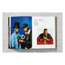 Load image into Gallery viewer, Ice Cold. A Hip-Hop Jewelry History (German, French, English)