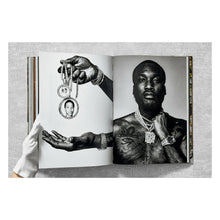 Load image into Gallery viewer, Ice Cold. A Hip-Hop Jewelry History (German, French, English)