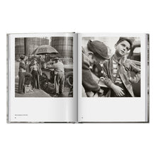 Load image into Gallery viewer, Stanley Kubrick Photographs. Through a Different Lens (German, French, English)
