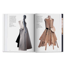 Load image into Gallery viewer, Fashion History. From the 18th to the 20th Century (English)