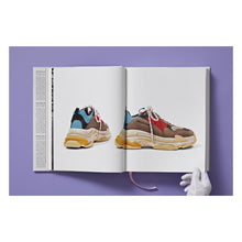 Load image into Gallery viewer, Shoes A–Z. The Collection of The Museum at FIT (German, French, English) (FFE)