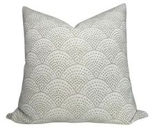 Load image into Gallery viewer, Scalloped Woven Pillow Cover in Natural