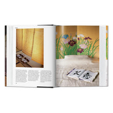 Load image into Gallery viewer, Living in Japan. 45th Ed. (German, French, English)