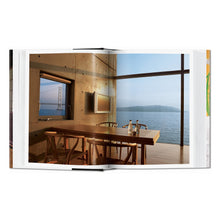Load image into Gallery viewer, Living in Japan. 45th Ed. (German, French, English)