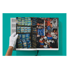 Load image into Gallery viewer, Sneaker Freaker. World's Greatest Sneaker Collectors (English)