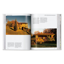 Load image into Gallery viewer, Living in Tuscany. 45th Ed. (German, French, English)