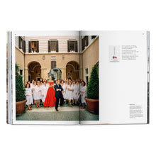 Load image into Gallery viewer, Rome. Portrait of a City (German, French, English)