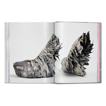 Load image into Gallery viewer, Shoes A–Z. 45th Ed. (German, French, English)