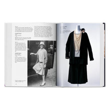 Load image into Gallery viewer, Fashion History. From the 18th to the 20th Century (English)
