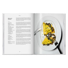 Load image into Gallery viewer, The Gourmand's Mushroom. A Collection of Stories and Recipes (English)
