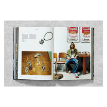 Load image into Gallery viewer, Ice Cold. A Hip-Hop Jewelry History (German, French, English)
