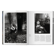 Load image into Gallery viewer, Paris. Portrait of a City (German, French, English)
