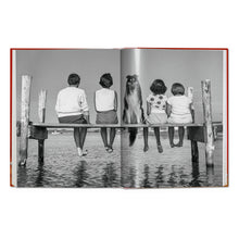 Load image into Gallery viewer, Walter Chandoha. Dogs. Photographs 1941–1991 (German, French, English)
