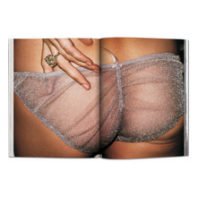 Load image into Gallery viewer, Kate Moss by Mario Testino (German, Spanish, French, English)
