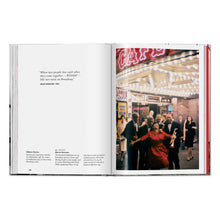 Load image into Gallery viewer, New York. Portrait of a City (English)

