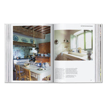 Load image into Gallery viewer, Living in Tuscany. 45th Ed. (German, French, English)

