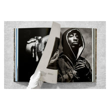 Load image into Gallery viewer, Ice Cold. A Hip-Hop Jewelry History (German, French, English)

