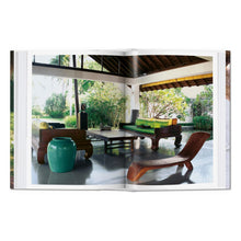Load image into Gallery viewer, Living in Bali. 45th Ed. (German, French, English)
