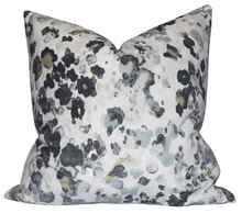 Load image into Gallery viewer, Niumi Storm Luxurious Velvet Pillow Cover
