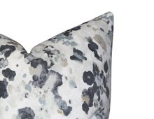 Load image into Gallery viewer, Niumi Storm Luxurious Velvet Pillow Cover
