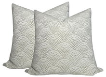 Load image into Gallery viewer, Scalloped Woven Pillow Cover in Natural
