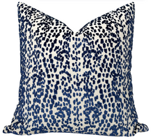 Load image into Gallery viewer, Les Touches Velvet Pillow Cover in Blue
