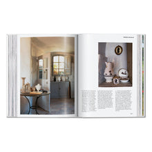 Load image into Gallery viewer, Living in Provence. 45th Ed. (German, French, English)
