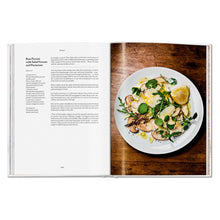 Load image into Gallery viewer, The Gourmand's Mushroom. A Collection of Stories and Recipes (English)
