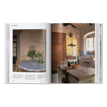 Load image into Gallery viewer, Living in Tuscany. 45th Ed. (German, French, English)
