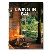Load image into Gallery viewer, Living in Bali. 45th Ed. (German, French, English)
