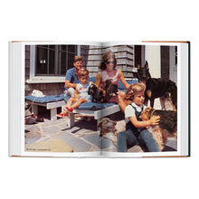 Load image into Gallery viewer, The Dog in Photography 1839–Today (German, French, English)

