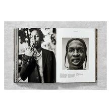 Load image into Gallery viewer, Ice Cold. A Hip-Hop Jewelry History (German, French, English)
